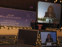 Helma Bloomberg speaking at the Int. Forum